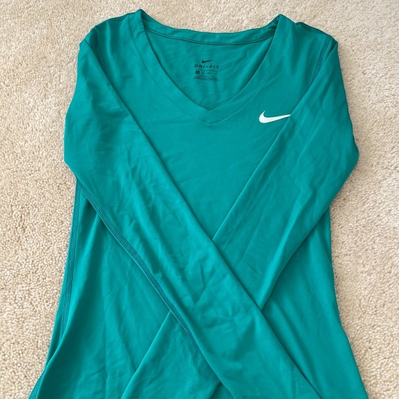Nike dri-fit workout shirts - Picture 3 of 3
